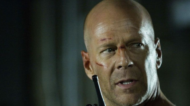 Bruce Willis le vendió los derechos de su imagen a la empresa Deep Cake, para ser utilizada en nuevas producciones de cine.
