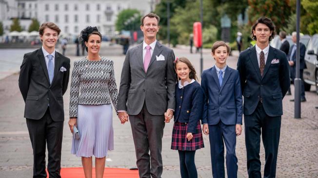 De izq. a der.: príncipe Feliz, princesa Marie, príncipe Joaquín, princesa Athena, príncipe Henrik y príncipe Nikolai.
