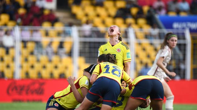 Selección Colombia femenina celebra.