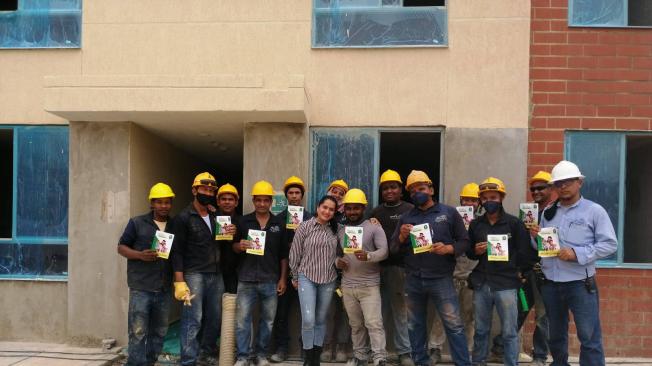Constructora Bolívar apoya a sus empleados, trabajadores de obra, en la consecución de una vivienda propia.