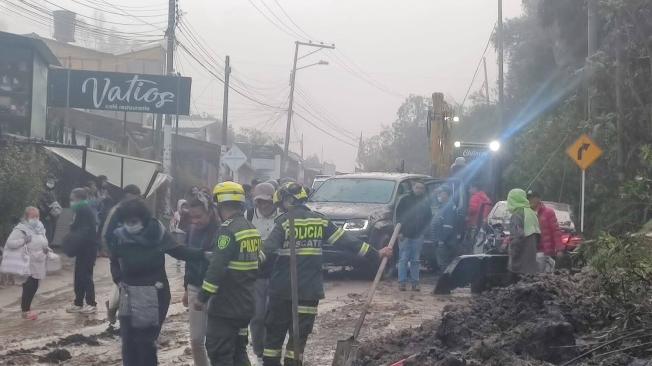 Emergencia en vía a La Calera: imágenes del sector afectado por lluvias