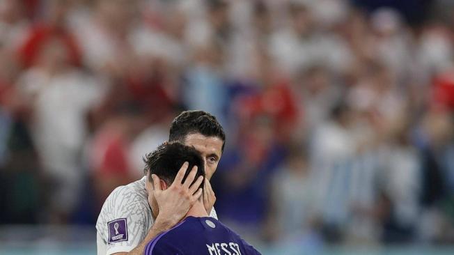Lewandowski y Messi, tras el partido de sus selecciones.