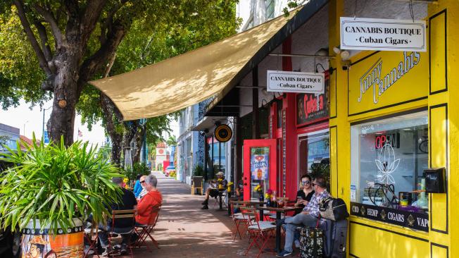 La salsa, la cultura cubana y el habano, es el lugar perfecto para disfrutar de una pequeña Cuba.