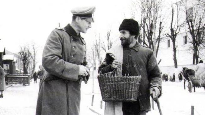 El soldado fue reconocido entre los judíos por la ayuda que prestaba.