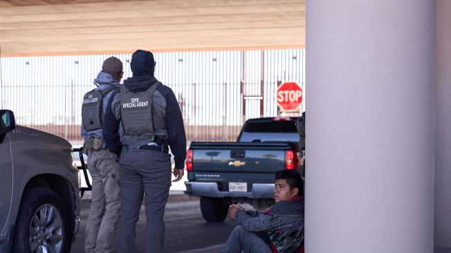 Migrante ilegal es atrapado por las autoridades de la frontera
