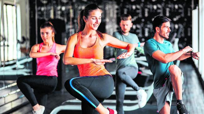 El estilo de vida fitness es una combinación de ejercicio y buena alimentación para lograr una vida saludable.
