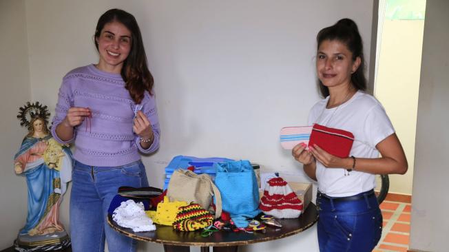 Beatriz y su hija en el emprendimiento en Concepción, Antioquia.