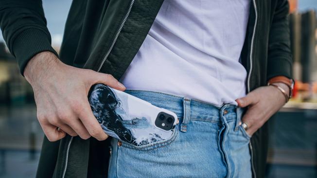 Tener el celular en el bolsillo los deja estériles, afirma estudio – Metro  World News