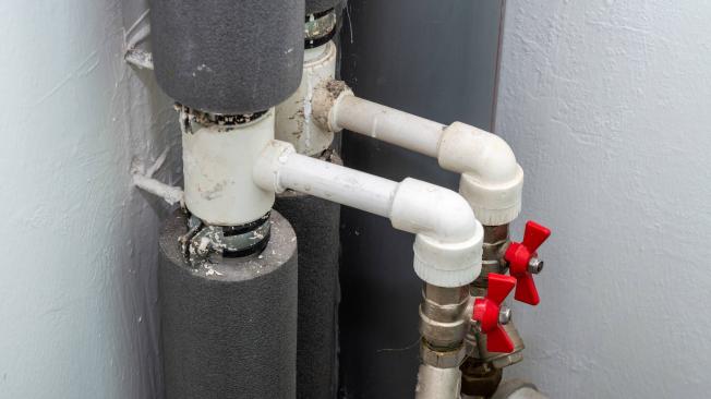 Las tuberías de PVC en casa están diseñadas principalmente para atender conductos de agua y gas.