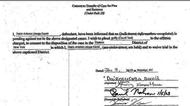 Extracto del documento en el que alias Otoniel acepta cargos. Aparece su firma, la de un testigo y la de su abogado.