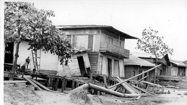 Casas destruidas en Tumaco por el sismo del 12 de diciembre de 1979.