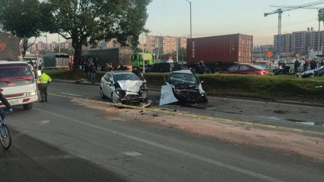 Choque De Tres Carros Deja Un Muerto Y Genera Trancón En La Calle 13