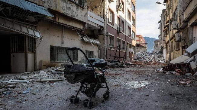 La pequeña fue encontrada en medio de los escombros tras el terremoto en Turquía.