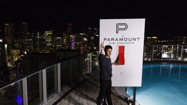 El cantante colombiano Sebastián Yatra estaría promocionando su neuvo sencillo.