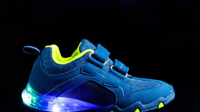 Tenis led com store defeito