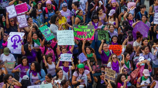 Marcha en el marco del 8M en Barranquilla a cargo de los distintos colectivos feministas de la ciudad. Cerca de 700 mujeres salieron a la calle en conmemoración del Día Internacional de la Mujer y con ello mantener la lucha por los derechos de este género humano.