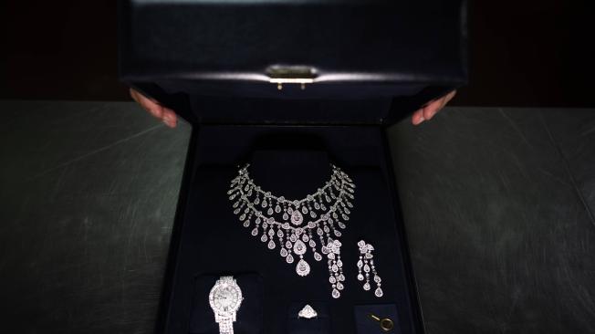 Fotografía de las joyas que el Gobierno saudí regaló en 2021 al exgobernante Jair Bolsonaro y su esposa, Michelle Bolsonaro.