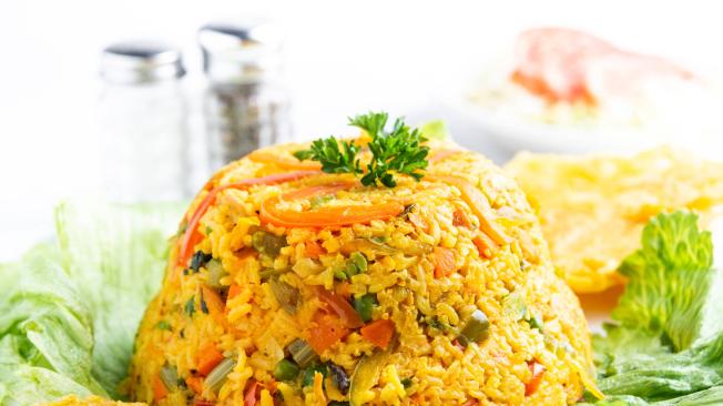 Arroz con pollo perfecto para un almuerzo con la familia.