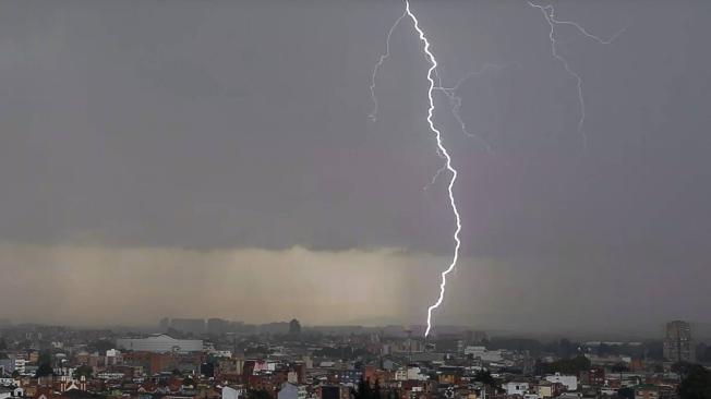 Bogotá y la región, según investigaciones, tiene varios escenarios, en donde puede ocurrir una tragedia por rayos.