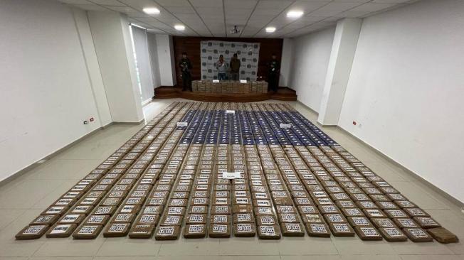 En caleta en Ipiales, Nariño, se encontraron 1.552 kilos de clorhidrato de cocaína y fueron capturadas dos personas. foto: 27/0372013