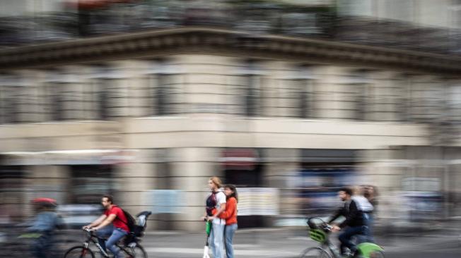 Los jóvenes son los principales usuarios de este método de transporte que saldrá de las calles parisinas el 1 de septiembre.