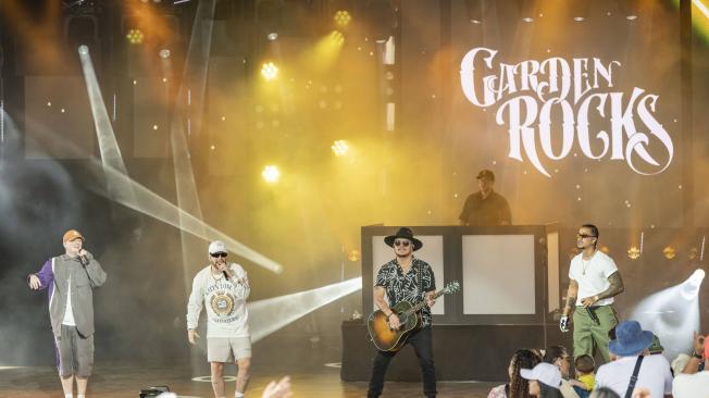 El grupo musical colombiano Piso 21 tocó el 1 de abril de 2023 en el Garden Rocks Concert Series .