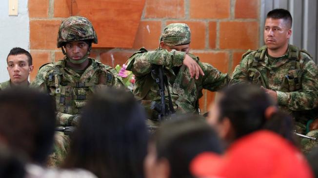 Son 16 militares permanecen retenidos por una comunidad indígena en Toribío, Cauca. Foto: 12/04/2023
