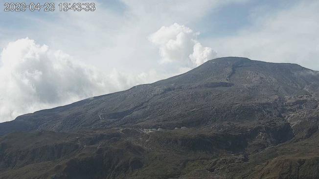 El volcán Nevado del Ruiz amaneció con normalidad en la mañana de este domingo, se mantiene la alerta naranja indicó el SGC.