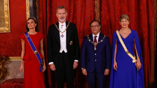 Los reyes de España, Felipe VI y Letizia, el presidente Gustavo Petro y la primera dama Verónica Alcocer.