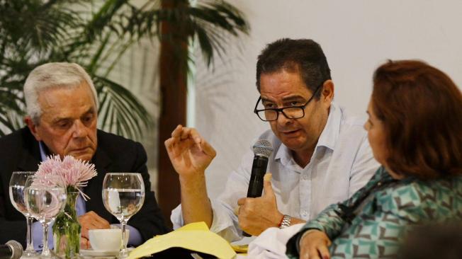 Germán Vargas Lleras en evento con empresarios en Medellín.