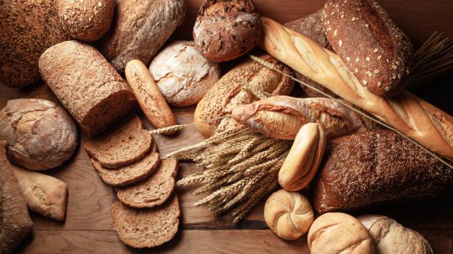 La harina del pan integral no se refina, por lo que contiene aún el salvado, el germen y el trigo