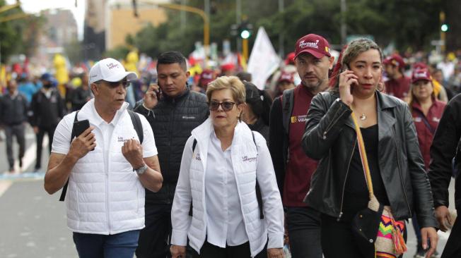 La ministra de Trabajo, Gloria Inés Ramírez, está marchando en Bogotá