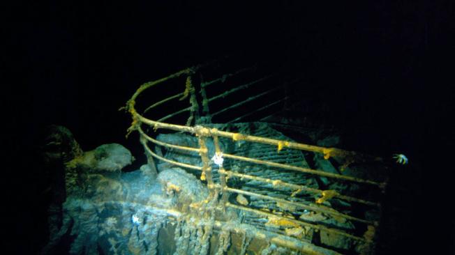 Imagen tomada durante la histórica inmersión de 1986, cortesía de WHOI (Institución Oceanográfica Woods Hole) y publicada el 15 de febrero de 2023, muestra la proa del Titanic.