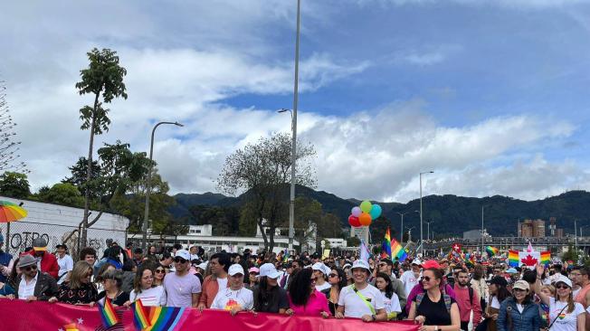 Marcha De Orgullo LGBTIQ+ EN VIVO: Recorrido En Bogotá, Medellín Y ...