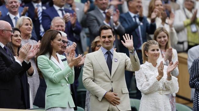 Roger Federer Recibe Ovación Y Homenaje En Wimbledon, Video