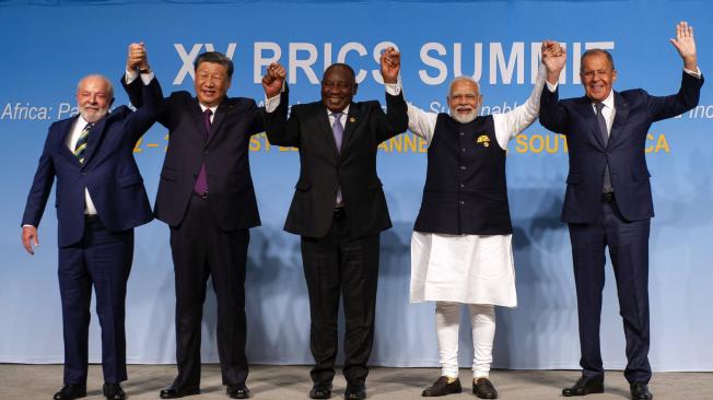 Los presidentes de Brasil, China y Sudáfrica, junto al primer ministro de la India, y el ministro de Asuntos Exteriores de Rusia, en la cumbre de los Brics.