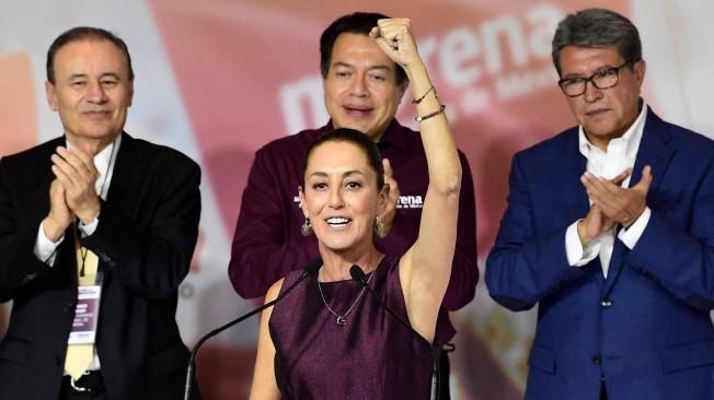 La ex jefa de Gobierno de la Ciudad de México, Claudia Sheinbaum, celebra tras ser nombrada candidata presidencial del partido gobernante Morena.