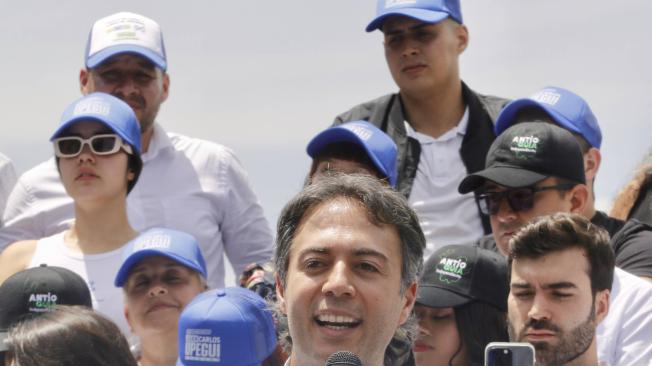 Luego de su renuncia , el exalcalde de Medellín en campaña