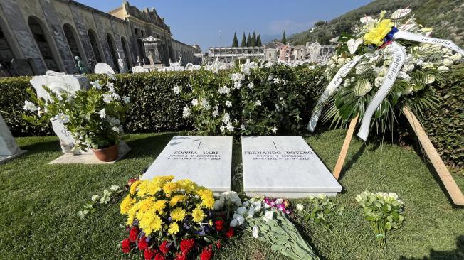 Fernando Botero reposa en el área reservada para ciudadanos ilustres de Pietrasanta, al lado de su esposa.