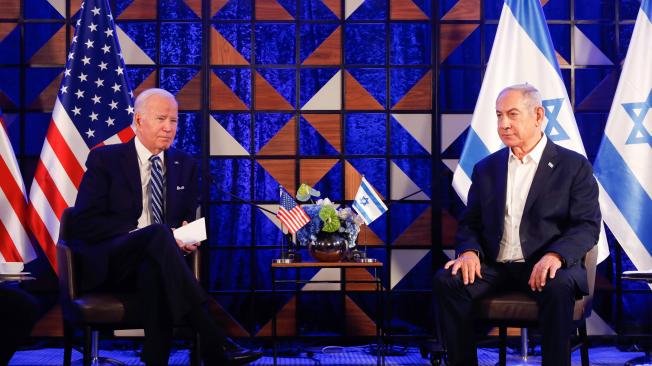 El presidente de Estados Unidos, Joe Biden (i), y el primer ministro israelí, Benjamin Netanyahu (d), durante su encuentro en Tel Aviv.