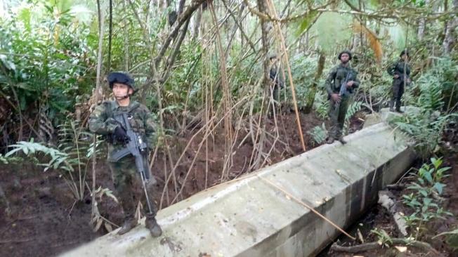 Armada Y Ejército Incautan Semisumergible Ocultó En Zona De Mangle En Cauca