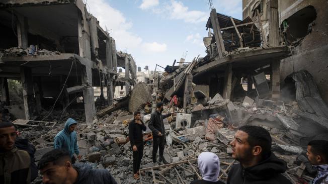Estructura destruida tras los ataques aéreos israelíes en la ciudad de Rafah, en el sur de la Franja de Gaza.