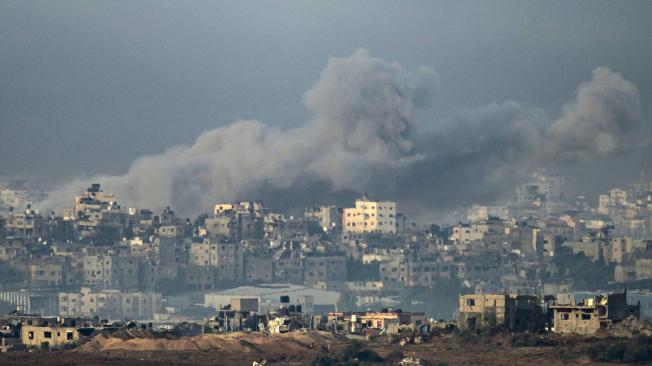 Nube de humo tras un ataque israelí en territorio palestino.