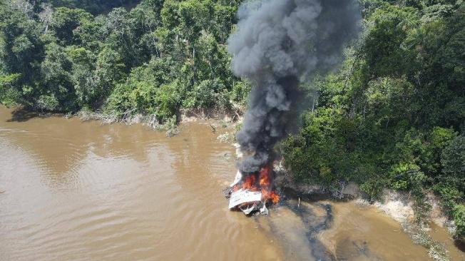 Dragas destruidas en la operación binacional de Colombia y Brasil, en la región amazónica.