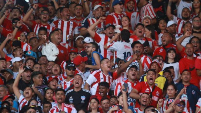 El estadio Metropolitano estuvo lleno a reventar en el primer partido de la final de la Liga II