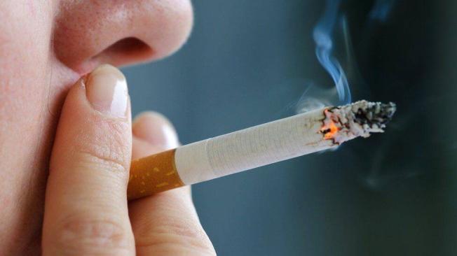 El tabaquismo es la principal causa de cáncer de pulmón.