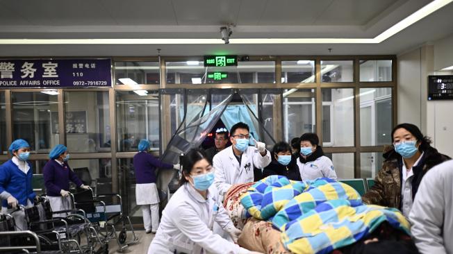 Los centros médicos están en alerta roja en la provincia de Gansu, tras el fuerte sismo.