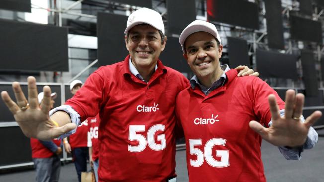 Carlos Zenteno, presidente saliente de Claro Colombia  y Rodrigo de Gusmao, presidente entrante de Claro Colombia