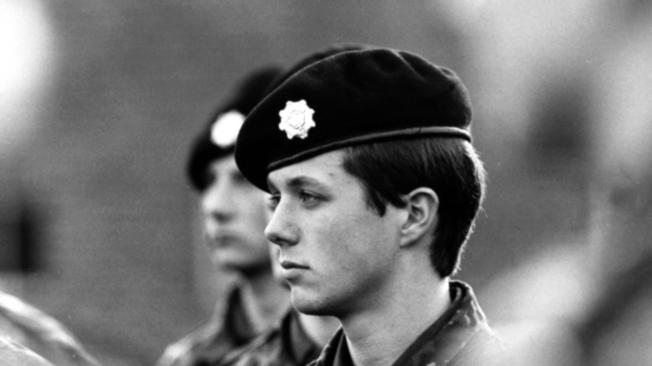 El rey Federico como soldado, en Hilleroed, Dinamarca, 1986.