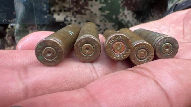 Ejército también se halló abundante munición de diferentes calibres.